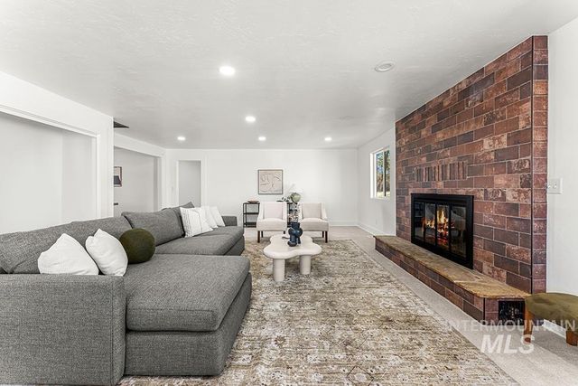 29862 Emmett Rd, Caldwell, ID 83607
