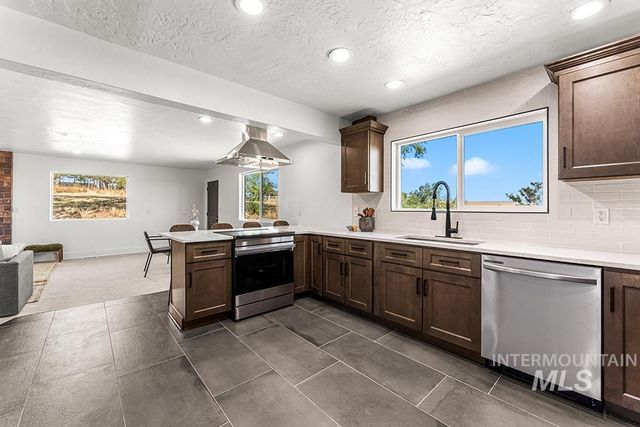29862 Emmett Rd, Caldwell, ID 83607