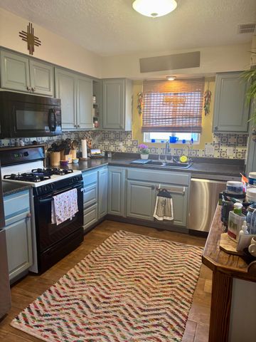 615 Stallion Road SE, Rio Rancho, NM 87124