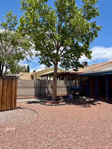 615 Stallion Road SE, Rio Rancho, NM 87124