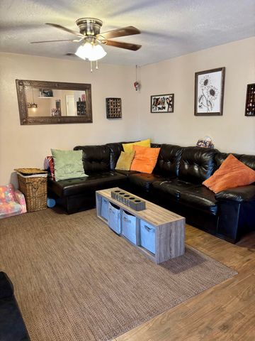 615 Stallion Road SE, Rio Rancho, NM 87124