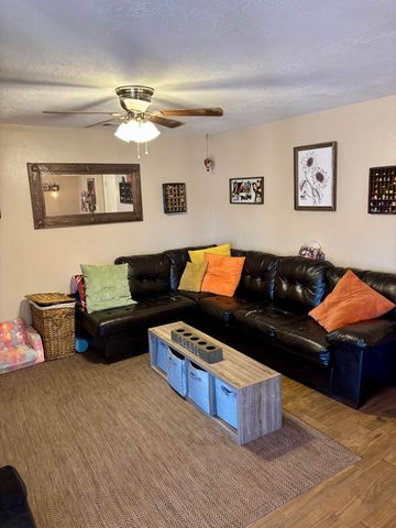 615 Stallion Road SE, Rio Rancho, NM 87124