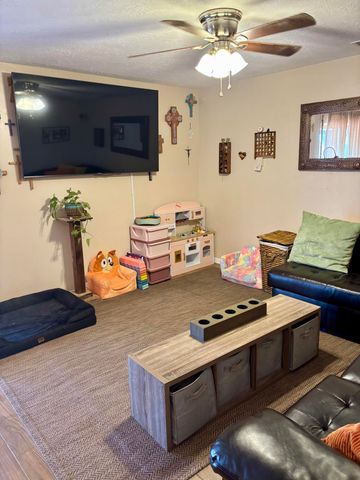 615 Stallion Road SE, Rio Rancho, NM 87124