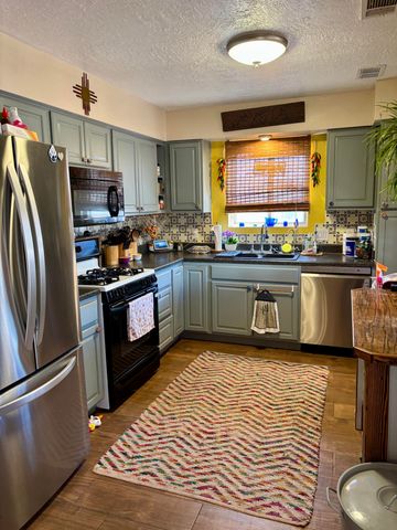 615 Stallion Road SE, Rio Rancho, NM 87124
