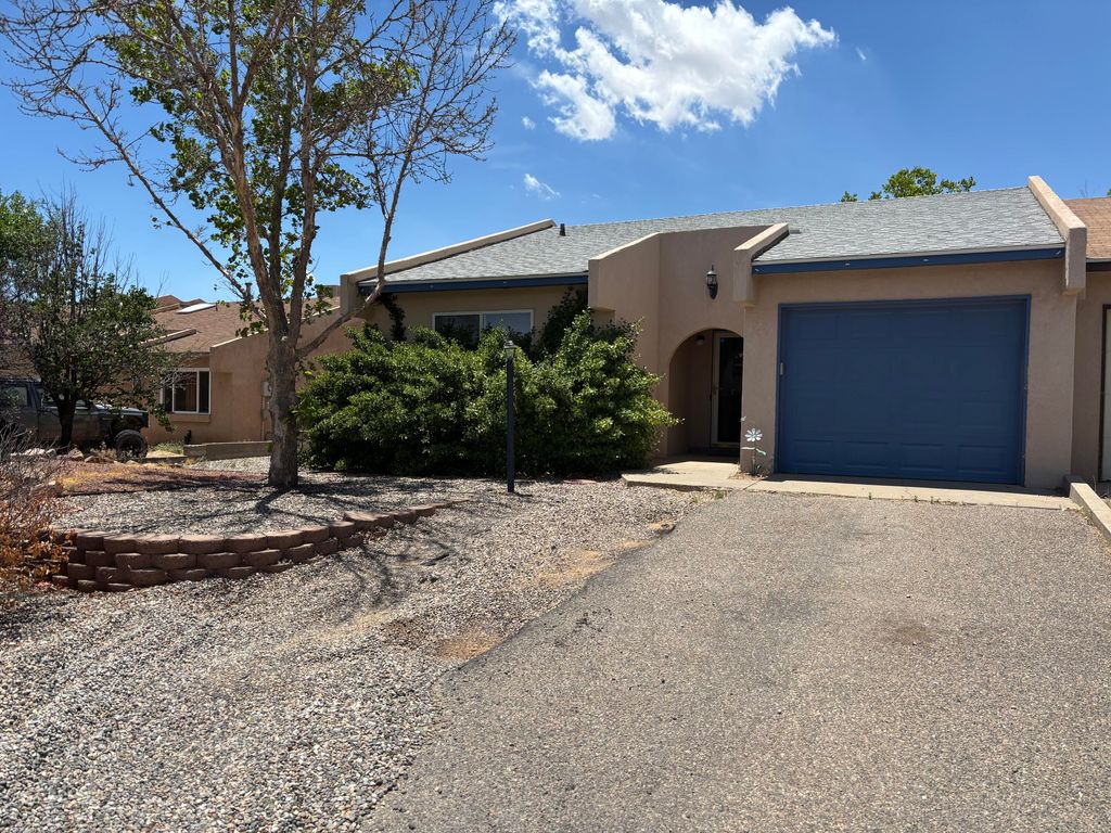 615 Stallion Road SE, Rio Rancho, NM 87124
