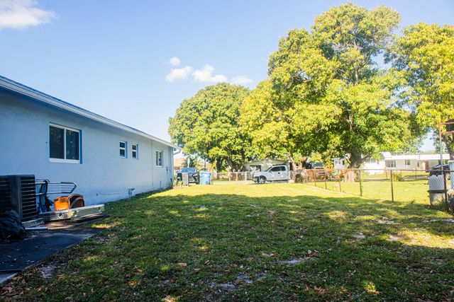 2710 NW 24th Avenue 1-2, Oakland Park, FL 33311