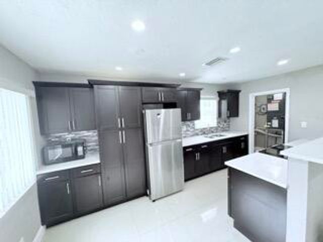 2710 NW 24th Avenue 1-2, Oakland Park, FL 33311