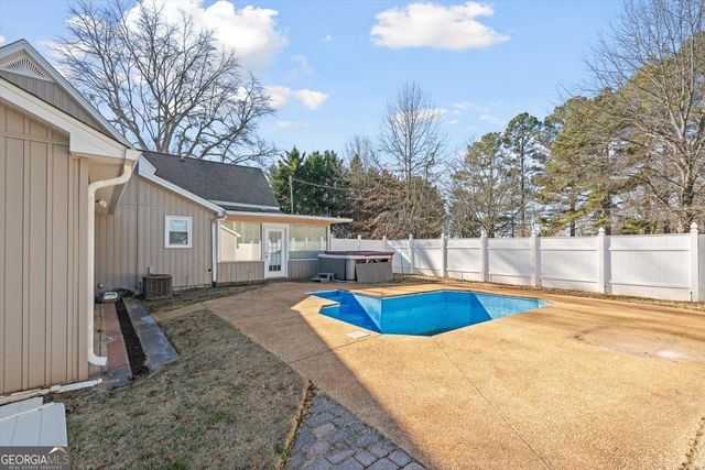 333 Davis Road, Carrollton, GA 30116