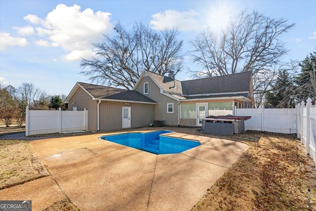 333 Davis Road, Carrollton, GA 30116