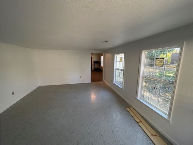 710 Hinshaw Drive, Springdale, AR 72762