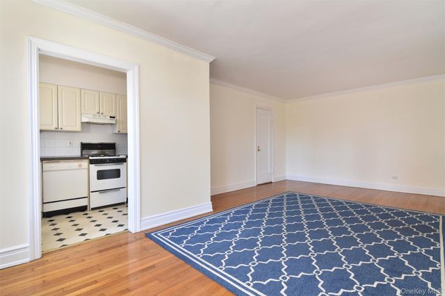 280 Bronxville Road 5W, Bronxville, NY 10708