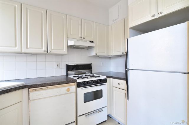 280 Bronxville Road 5W, Bronxville, NY 10708
