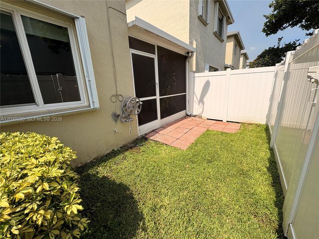 9481 Bradshaw Ln, Tamarac, FL 33321