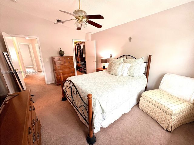 9481 Bradshaw Ln, Tamarac, FL 33321