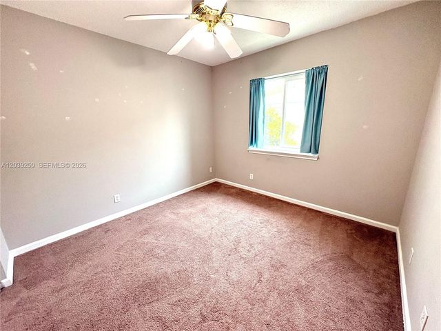 9481 Bradshaw Ln, Tamarac, FL 33321