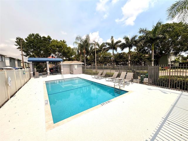 9481 Bradshaw Ln, Tamarac, FL 33321