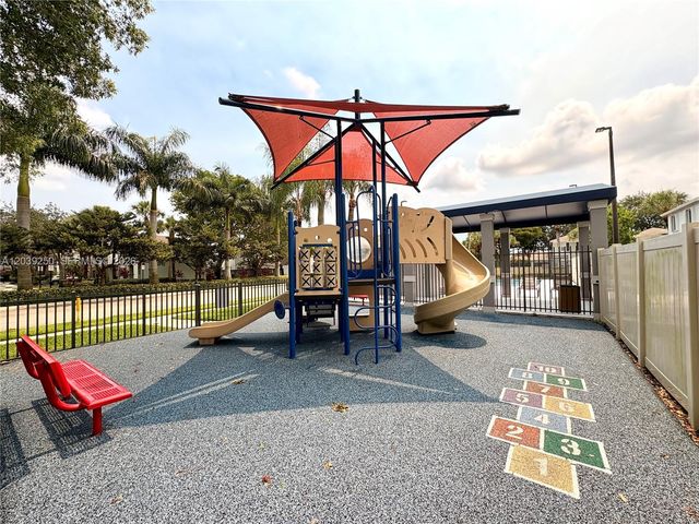9481 Bradshaw Ln, Tamarac, FL 33321