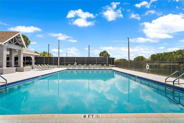 9481 Bradshaw Ln, Tamarac, FL 33321