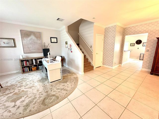 9481 Bradshaw Ln, Tamarac, FL 33321
