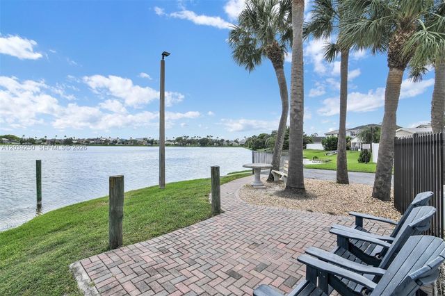 9481 Bradshaw Ln, Tamarac, FL 33321