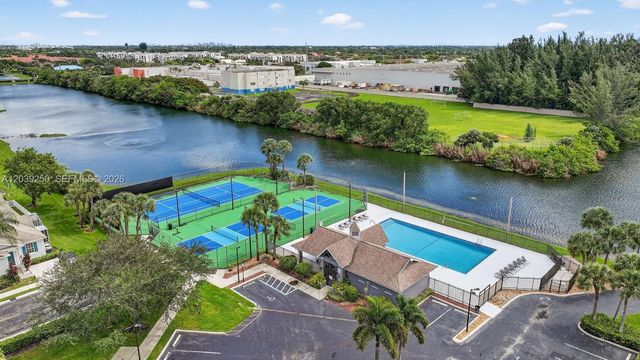 9481 Bradshaw Ln, Tamarac, FL 33321
