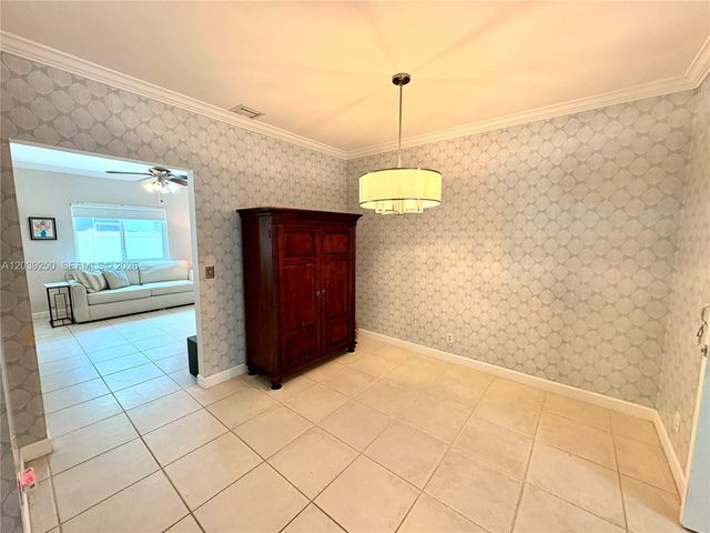 9481 Bradshaw Ln, Tamarac, FL 33321