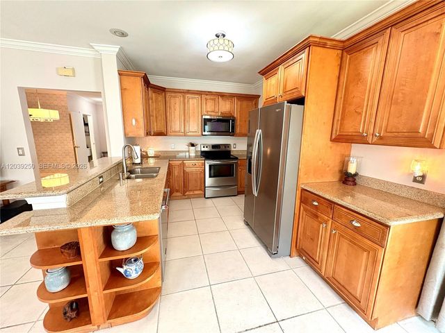9481 Bradshaw Ln, Tamarac, FL 33321