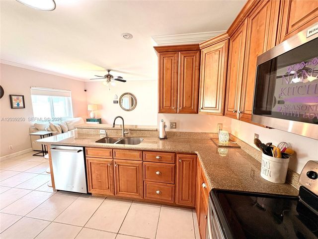 9481 Bradshaw Ln, Tamarac, FL 33321