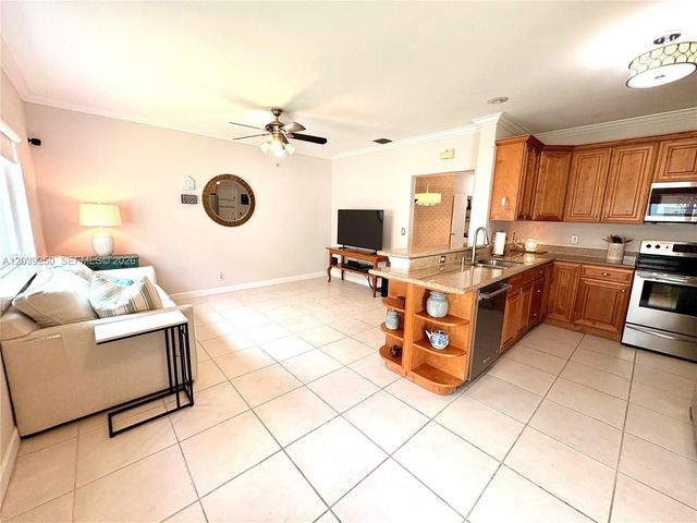 9481 Bradshaw Ln, Tamarac, FL 33321