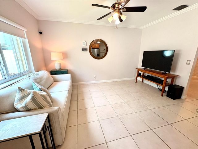 9481 Bradshaw Ln, Tamarac, FL 33321