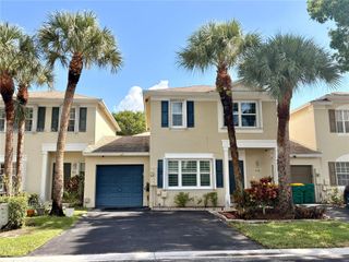 9481 Bradshaw Ln, Tamarac, FL 33321