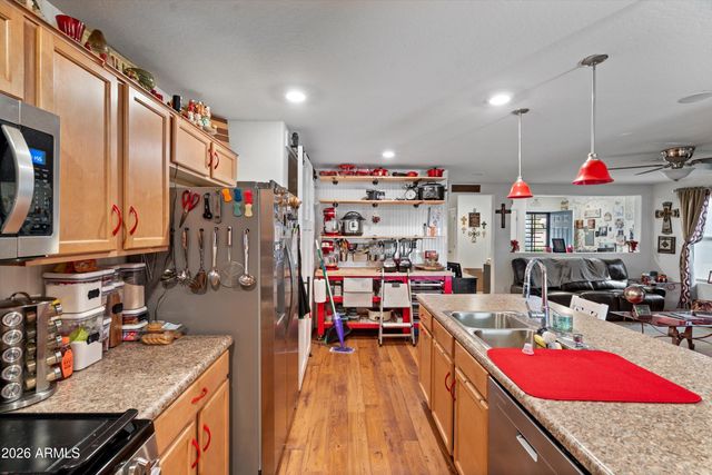 36948 N YELLOWSTONE Drive, San Tan Valley, AZ 85140