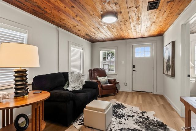 2402 26th, Northport, AL 35476