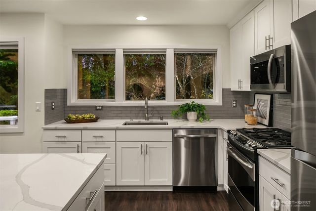 10001 SE 25th Street, Bellevue, WA 98004