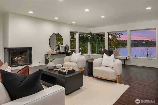 10001 SE 25th Street, Bellevue, WA 98004