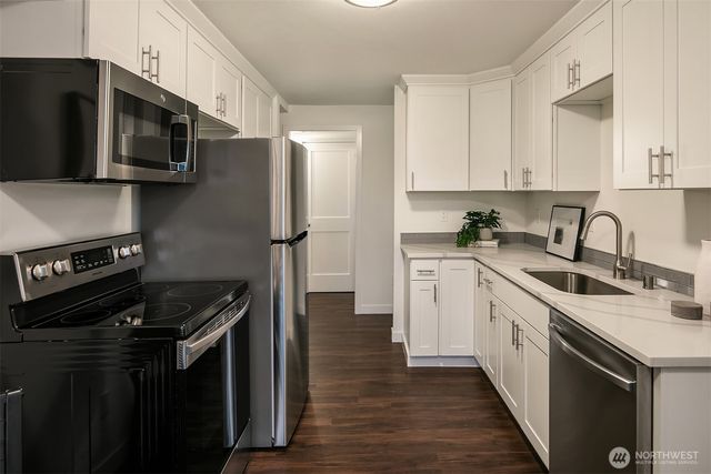 10001 SE 25th Street, Bellevue, WA 98004