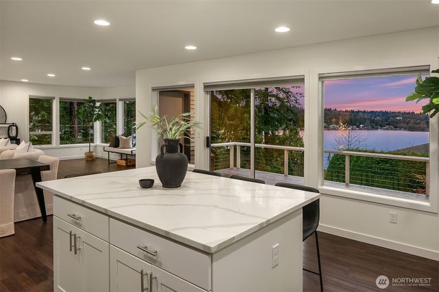 10001 SE 25th Street, Bellevue, WA 98004