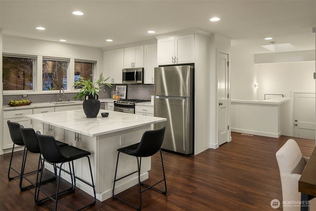 10001 SE 25th Street, Bellevue, WA 98004