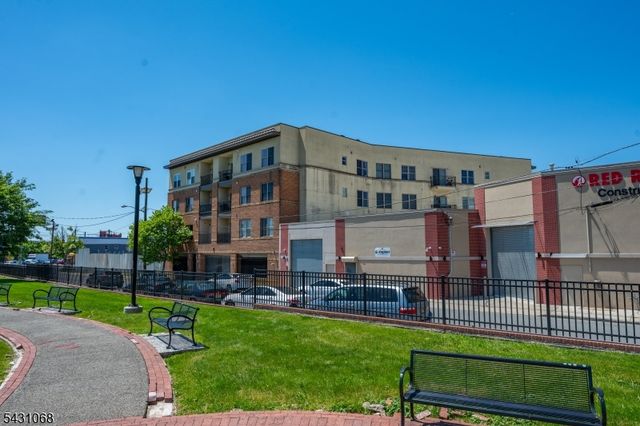 15 Tichenor Ln 406, Newark City, NJ 07114