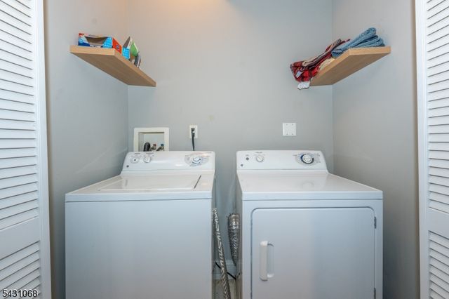 15 Tichenor Ln 406, Newark City, NJ 07114