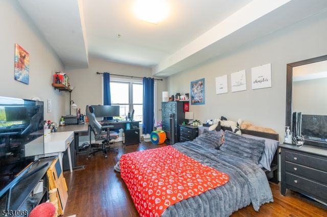 15 Tichenor Ln 406, Newark City, NJ 07114