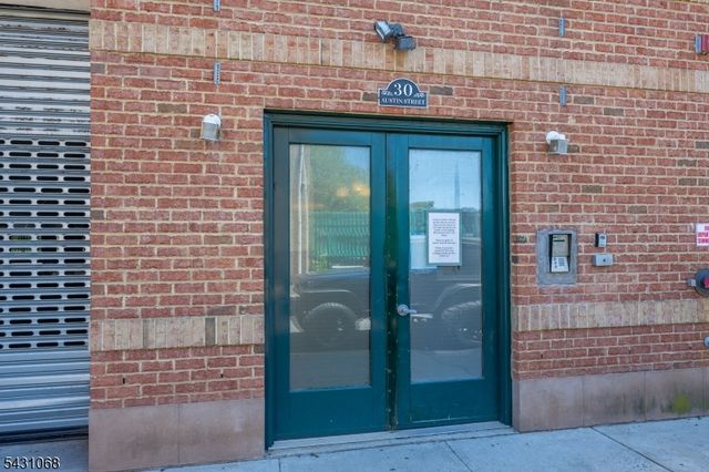 15 Tichenor Ln 406, Newark City, NJ 07114