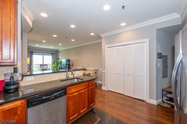 15 Tichenor Ln 406, Newark City, NJ 07114