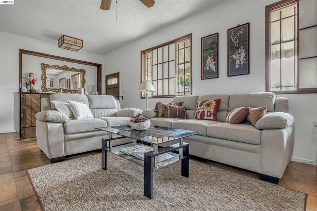 713 Falcon Drive, Vallejo, CA 94589