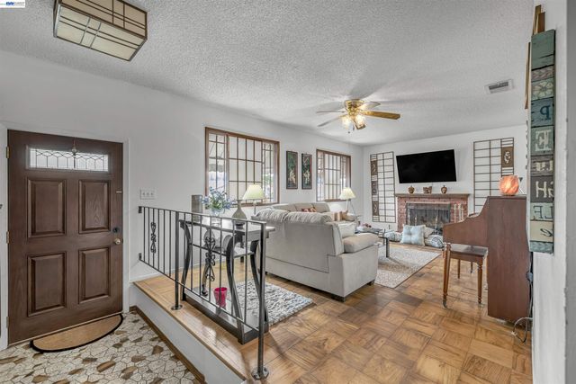 713 Falcon Drive, Vallejo, CA 94589