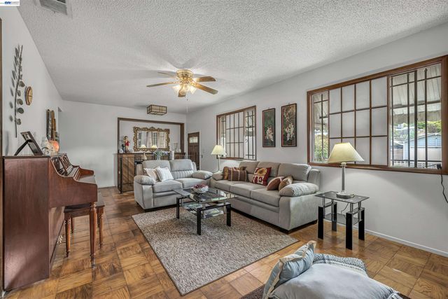 713 Falcon Drive, Vallejo, CA 94589