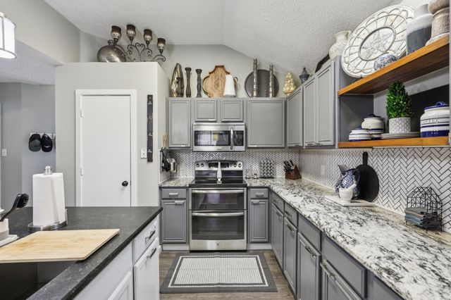 834 Ponselle Drive, Arlington, TX 76001