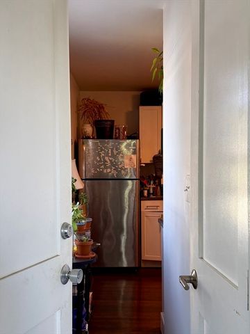 6 Saint Paul St 2, Salem, MA 01970