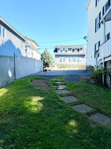 6 Saint Paul St 2, Salem, MA 01970