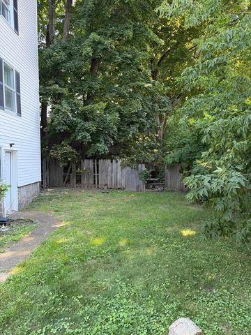 6 Saint Paul St 2, Salem, MA 01970